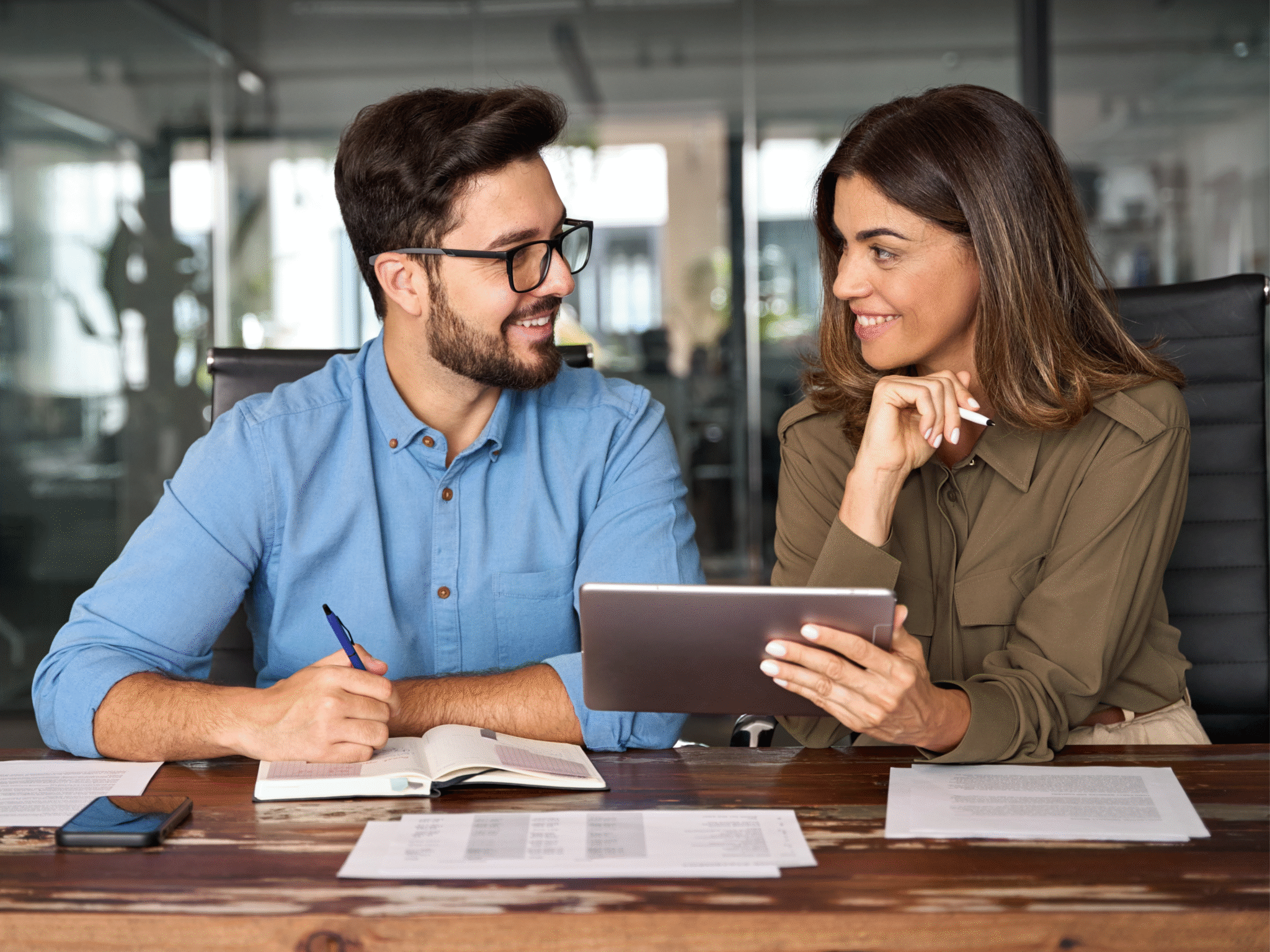 Führungskraft führt wirkungsvolles Mitarbeitergespräch - Mitarbeitergespräche Training - benefitIMPACT